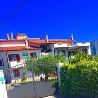 a house with a fence in front of it at MA.DI BB in Rocca San Giovanni
