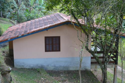 a small house with a red roof at Pousada Moinho Azul in Teresópolis