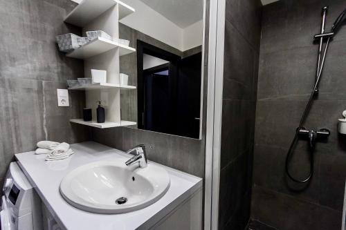 Ένα μπάνιο στο Grey Suites Pécs