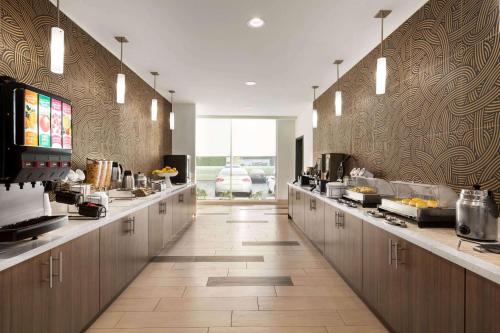 Kuchyň nebo kuchyňský kout v ubytování La Quinta by Wyndham Rock Hill