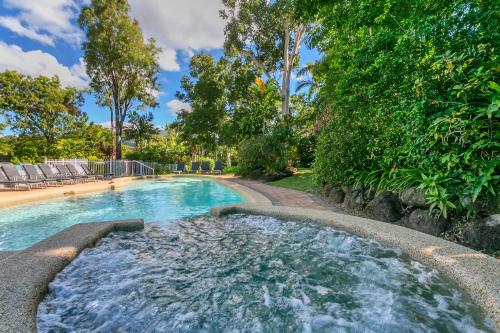 Piscina en o cerca de Beachfront Apartments on Trinity Beach
