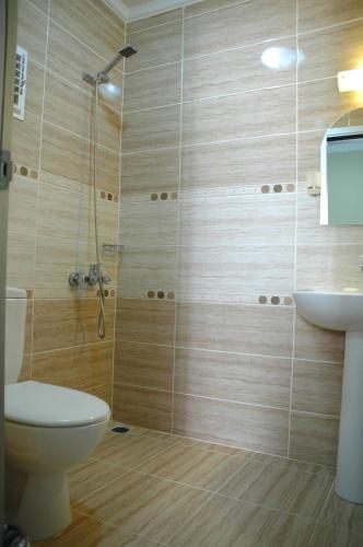 Bilik mandi di Hotel Umit 2