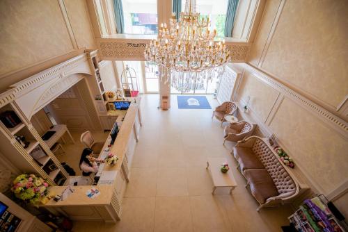 an overhead view of a living room with a chandelier at Hotel Sulina International in Mamaia