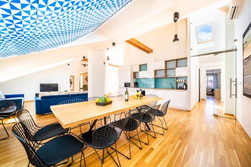 5BR+3.5BT Wilson Central apt.