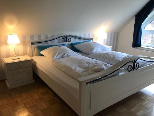 Postel nebo postele na pokoji v ubytování Haus-Silbermoeve