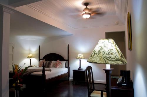 Un pat sau paturi într-o cameră la Grand Hotel Excelsior Port Royal