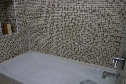 A bathroom at Grand Hotel Excelsior Port Royal