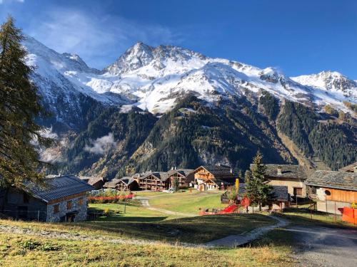 a village with a mountain in the background at Black Diamond Sainte Foy Chalets in Sainte-Foy-Tarentaise