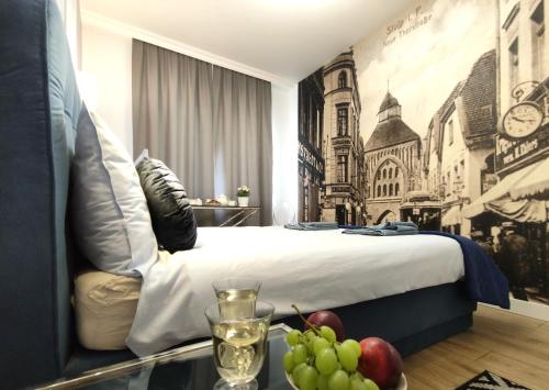 a hotel room with a bed and a table with fruit at Prestige Apartment Słupsk in Słupsk