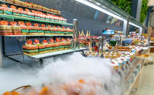 Makanan di atau berdekatan hotel