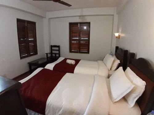 Una cama o camas en una habitación de The Hotel