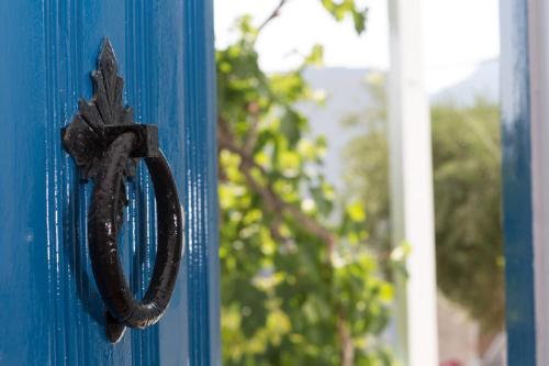 a iron horseshoe on the side of a blue door at Ferma Hill Apartments in Ferma