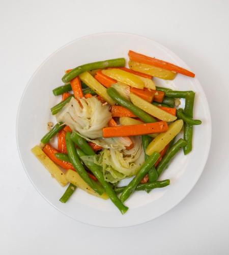ゲストハウスの敷地内または近くでの食事または食べ物