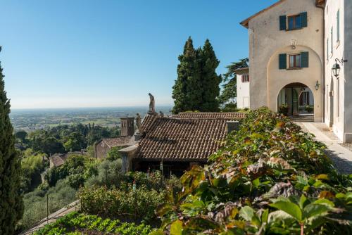 a house on top of a hill with a view at Villa il Galero in Asolo