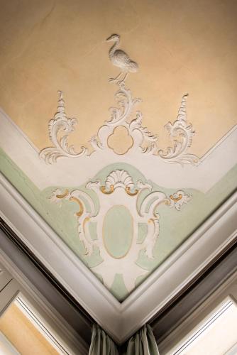 a ceiling with a painting of a bird on it at Villa il Galero in Asolo