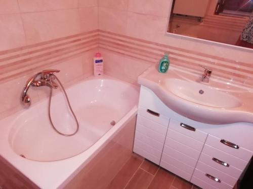 a bathroom with a tub and a sink at B&B Belle Donne in Palazzo San Gervasio