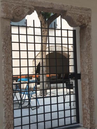 a window with a view of a table and a tree at Casa Kaki in Malcesine