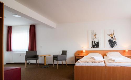 Ein Bett oder Betten in einem Zimmer der Unterkunft HARZ HOTEL und Gästehaus am Bornweg