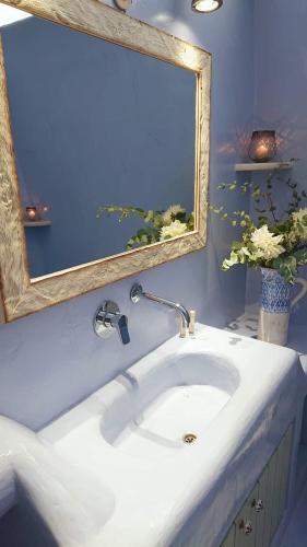 Bilik mandi di OIA UNIQUE HOMES by K&K