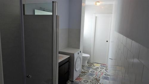 Vonios kambarys apgyvendinimo įstaigoje Viviendas con Fines Turisticos ``La Jamuga´´