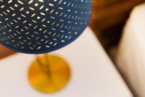 a blue fan is sitting on top of a clock at Ferma Hill Apartments in Ferma