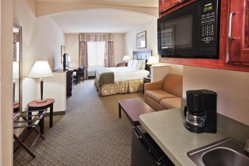 Galeriebild der Unterkunft Holiday Inn Express Hotel and Suites Corsicana I-45 by IHG in Corsicana