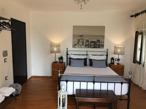 White Sand Villa Direct Access to Koviou Beach
