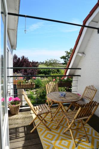 a patio with a table and chairs on a balcony at Wellness Bed & Breakfast Pergamo in Voorhout