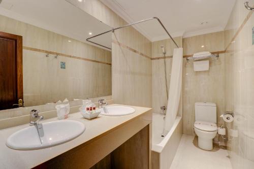 A bathroom at Hotel Sis Pins