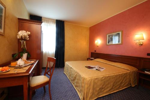 Hotel Abacus tesisinde bir odada yatak veya yataklar
