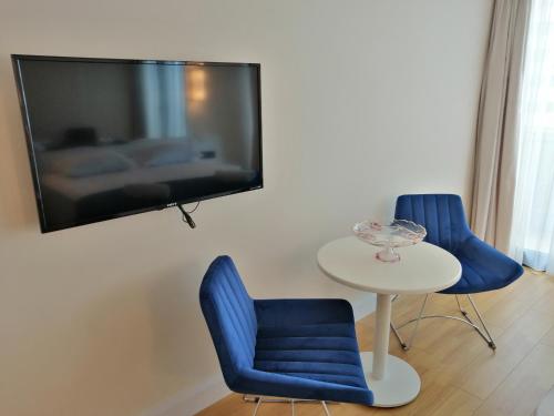 TV a/nebo společenská místnost v ubytování ORBi CITY TOWERS