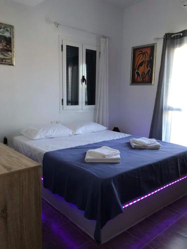 a bedroom with a bed with two towels on it at Cycladic house in Kithnos