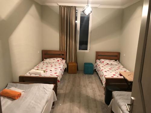 Ένα ή περισσότερα κρεβάτια σε δωμάτιο στο Home of Bella & Tamo