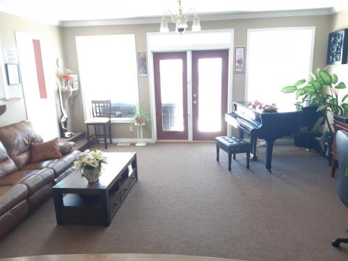 Vacation Lake View House kelowna BNB