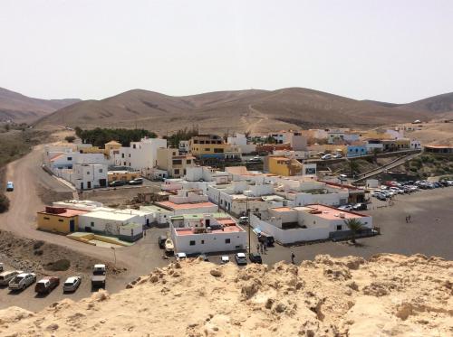 an aerial view of a small town in the desert at Apartamento tranquilo Sun Beach in Caleta De Fuste