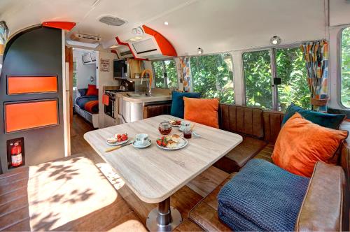Gallery image of Glamping 1970 American Airstream motorhome in Ponsanooth