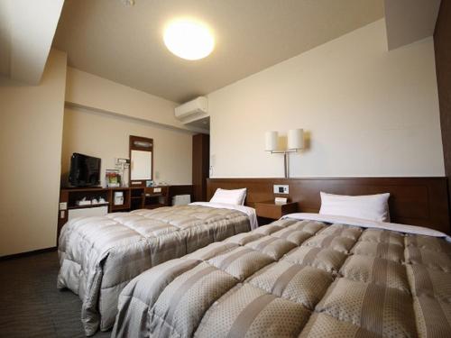 Posteľ alebo postele v izbe v ubytovaní Hotel Route-Inn Shimodate