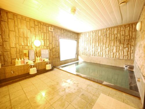 Bazén v ubytování Hotel Route-Inn Jouetsu nebo v jeho okolí