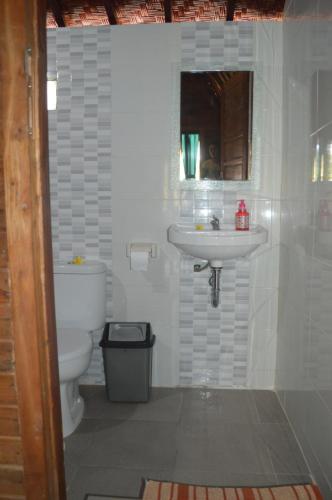 Kylpyhuone majoituspaikassa Nyuh Gading Bungalow Nusa Penida