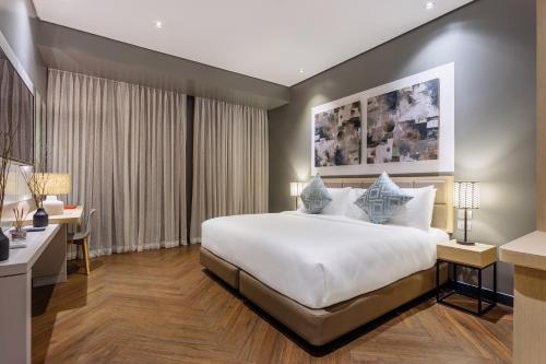 Una cama o camas en una habitación de Summit Hotel Greenhills