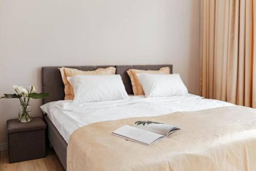 Кровать или кровати в номере Central Barkar Apartments