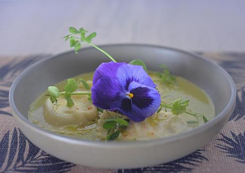 ホテルの敷地内または近くでの食事または食べ物