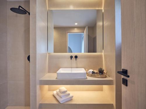 Gerakas Luxury Villas tesisinde bir banyo