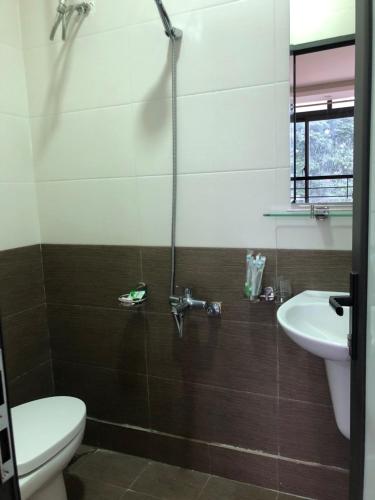 Een badkamer bij TUONG MAI HOTEL