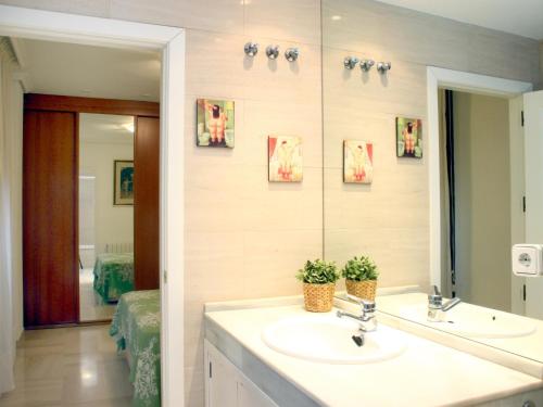 a bathroom with a sink and a mirror at Saavedra Free Parking Cordoba Center in Córdoba