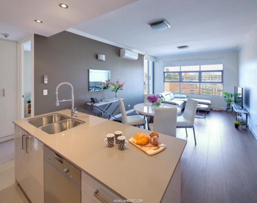Area soggiorno di Zara Tower – Luxury Suites and Apartments