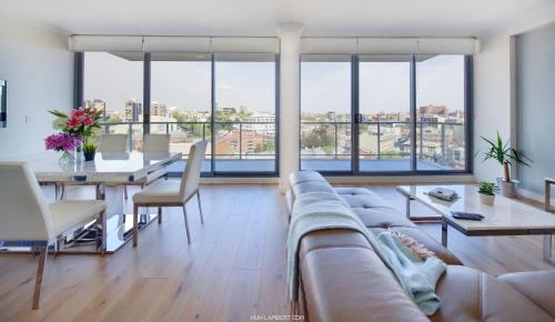 Area soggiorno di Zara Tower – Luxury Suites and Apartments