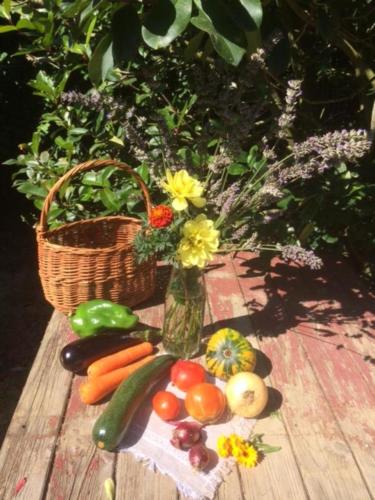 a table with vegetables and a vase with flowers at loft At Besset in Besset