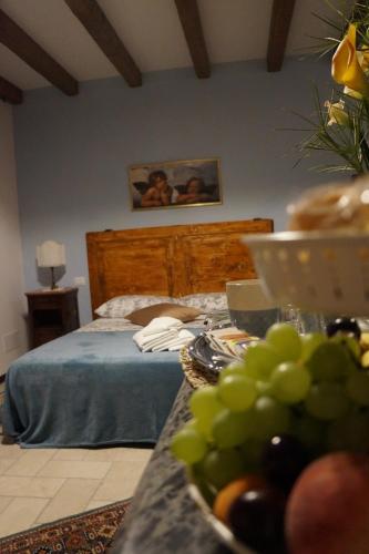 a bedroom with a bed and a bowl of fruit on a table at LA BRIGATA APARTMENTS Suite Room in Cavallino-Treporti