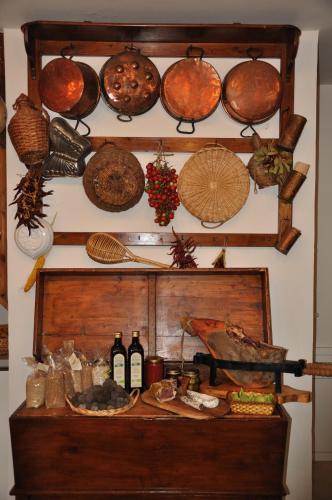 a bunch of pots and pans hanging on a wall at Agriturismo "Antico Frantoio" in Foligno